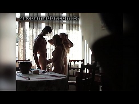 ❤️ Sexveninder inviterer en kæmpe mand og en trekant med ham ❌ Fucking video at da.zoomporno.ru