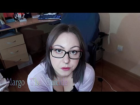 ❤️ Sexet pige med briller sutter Dildo dybt på kamera ❌ Fucking video at da.zoomporno.ru