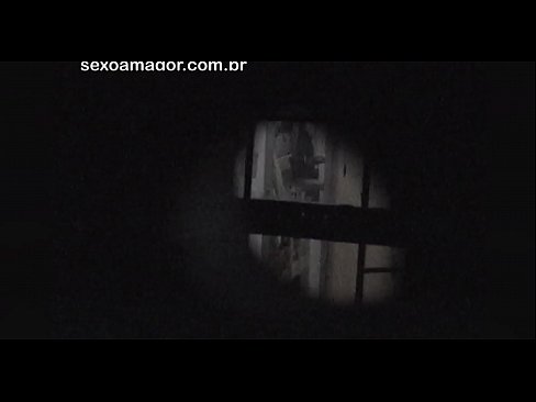 ❤️ Blondie bliver hemmeligt videooptaget af en voyeur fra nabolaget gemt bag hule mursten ❌ Fucking video at da.zoomporno.ru