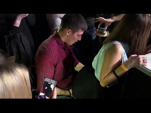 ❤️ Rigtig sex i en russisk natklub. 18-årig russisk pige i anus og vagina kneppet i en natklub ❌ Fucking video at da.zoomporno.ru